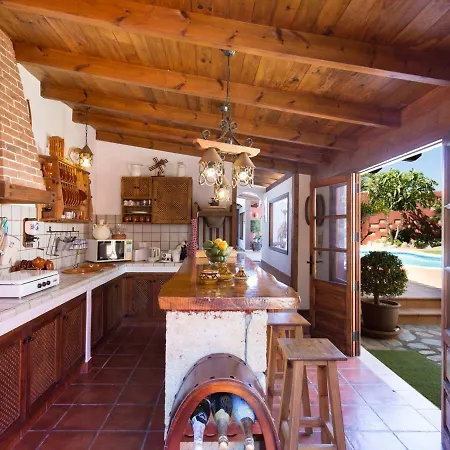 Villa Male: Oasis de Tranquilidad con Piscina en el Corazón de Los Silos - ES-279-6 * Los Silos